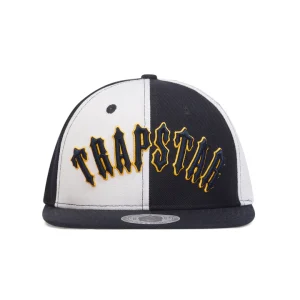 Navy and white Trapstar Irongate snapback